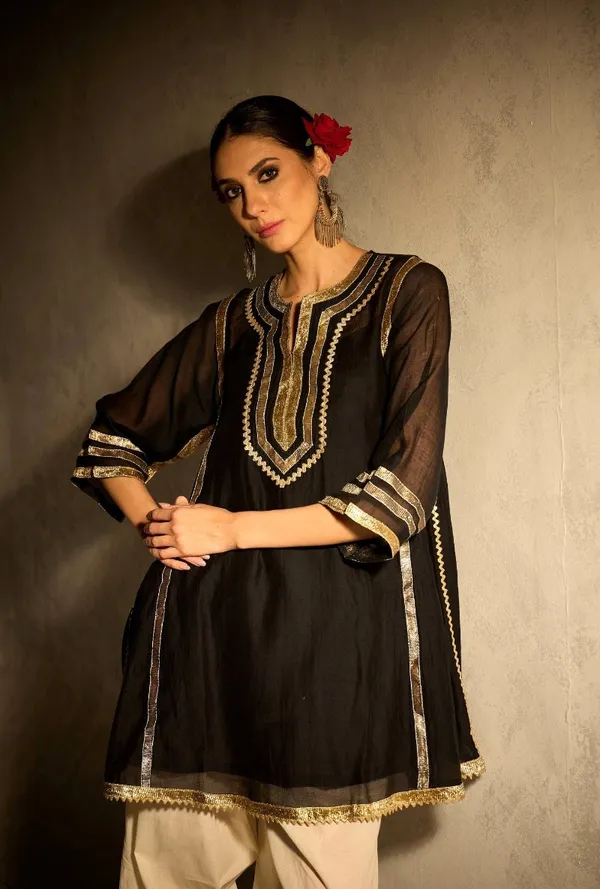 Black_And_White_Mal_Chanderi_With_Gottapatti_Lace_Kurta_Set_For_Women