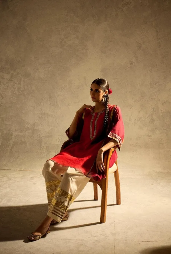 Maroon_And_White_Mal_Chanderi_With_Gottapatti_Lace_Kurta_Set_For_Women