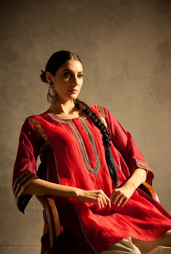 Maroon_And_White_Mal_Chanderi_With_Gottapatti_Lace_Kurta_Set_For_Women