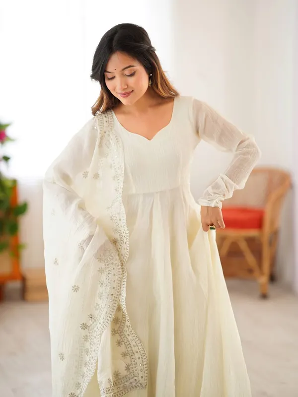 Luxury_Cream_Anarkali_Kurta_Set_with_Embellished_Dupatta