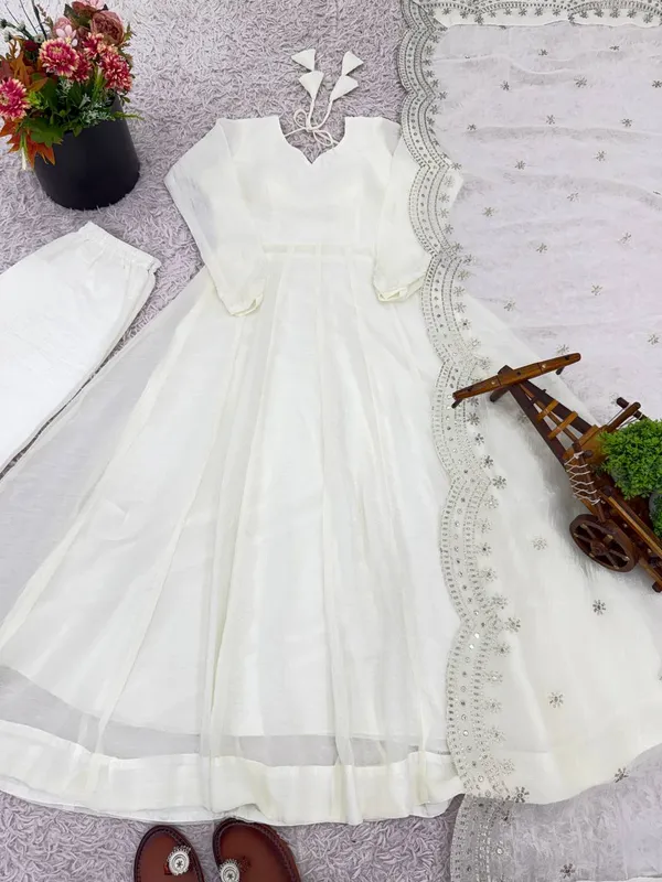 Luxury_Cream_Anarkali_Kurta_Set_with_Embellished_Dupatta