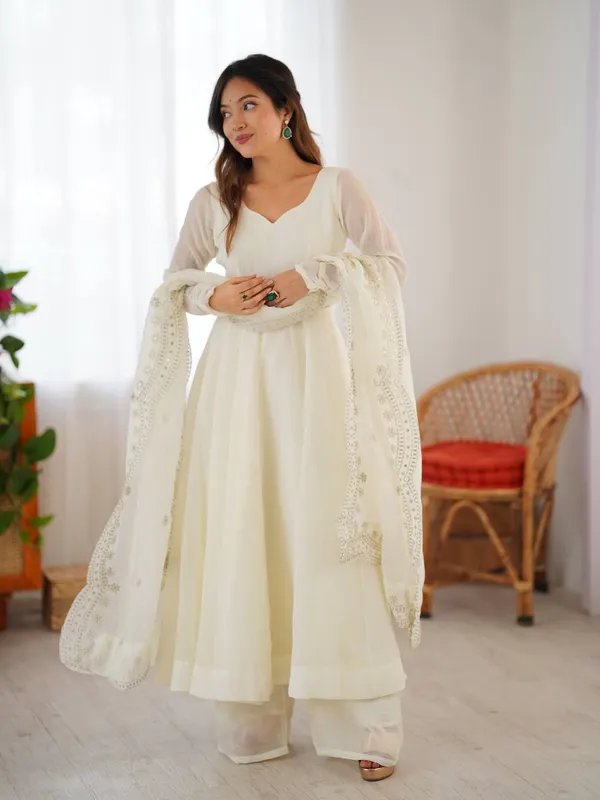 Luxury_Cream_Anarkali_Kurta_Set_with_Embellished_Dupatta