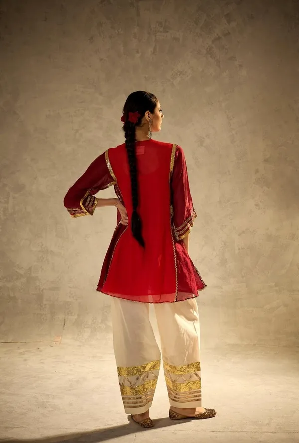 Maroon_And_White_Mal_Chanderi_With_Gottapatti_Lace_Kurta_Set_For_Women