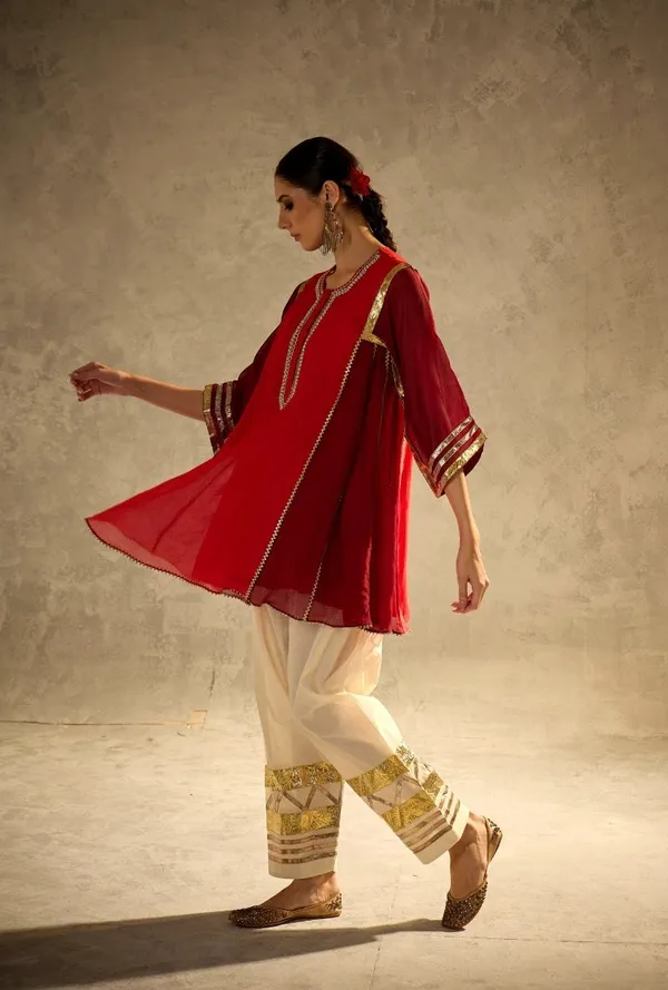 Maroon_And_White_Mal_Chanderi_With_Gottapatti_Lace_Kurta_Set_For_Women
