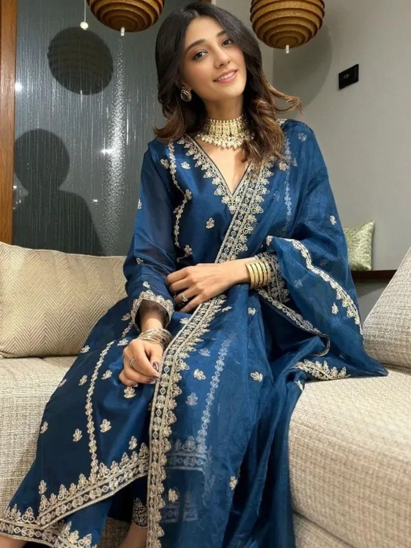 Royal_Navy_Blue_Embroidered_Kurta_Pant_Set_with_Dupatta