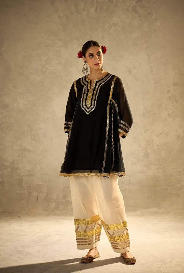 Black_And_White_Mal_Chanderi_With_Gottapatti_Lace_Kurta_Set_For_Women