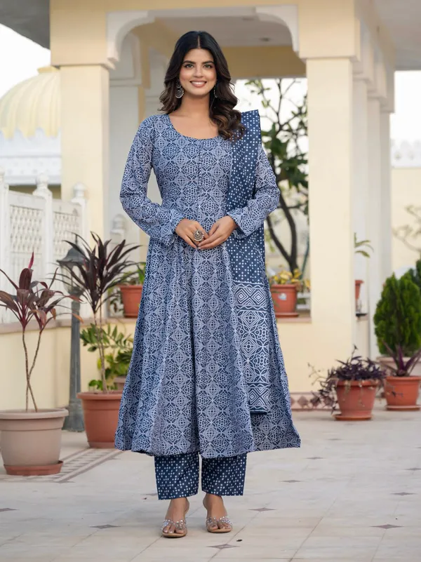 Light_Blue__And_White_Heavy_Pure_Muslin_Cotton_Kurta_Set_For_Women