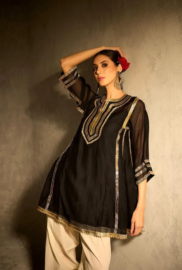Black_And_White_Mal_Chanderi_With_Gottapatti_Lace_Kurta_Set_For_Women