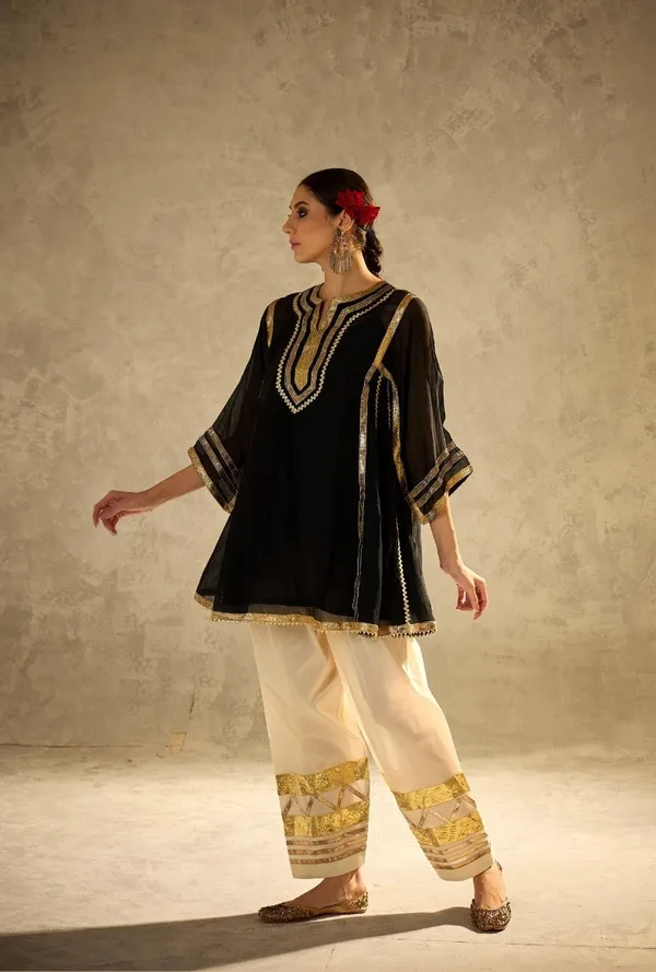Black_And_White_Mal_Chanderi_With_Gottapatti_Lace_Kurta_Set_For_Women