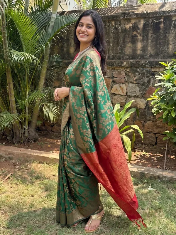 Green_&_Red_Banarasi_Silk_Saree_with_All-Over_Floral_Paisley_Zari_Weave_&_Rich_Woven_Border_With_Pallu