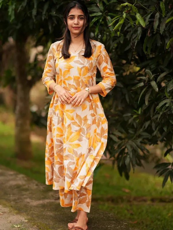 Women_Trendy_Flower_Printed_and_Crosia_Lace_Worked_Cotton_Light_Yellow_Kurta_With_Pant