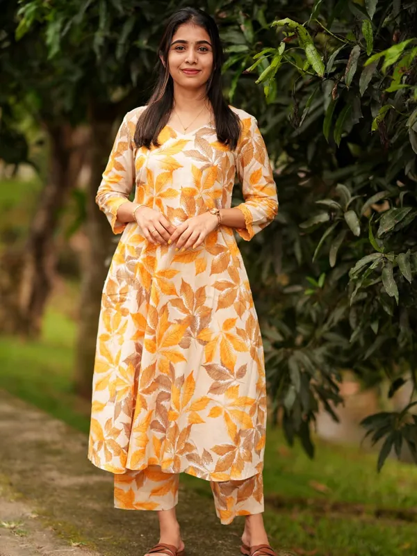 Women_Trendy_Flower_Printed_and_Crosia_Lace_Worked_Cotton_Light_Yellow_Kurta_With_Pant