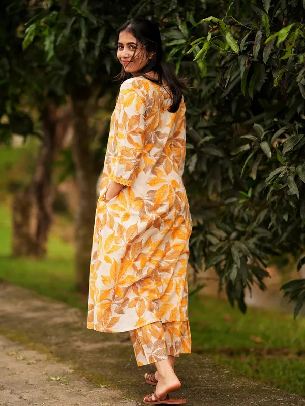 Women_Trendy_Flower_Printed_and_Crosia_Lace_Worked_Cotton_Light_Yellow_Kurta_With_Pant
