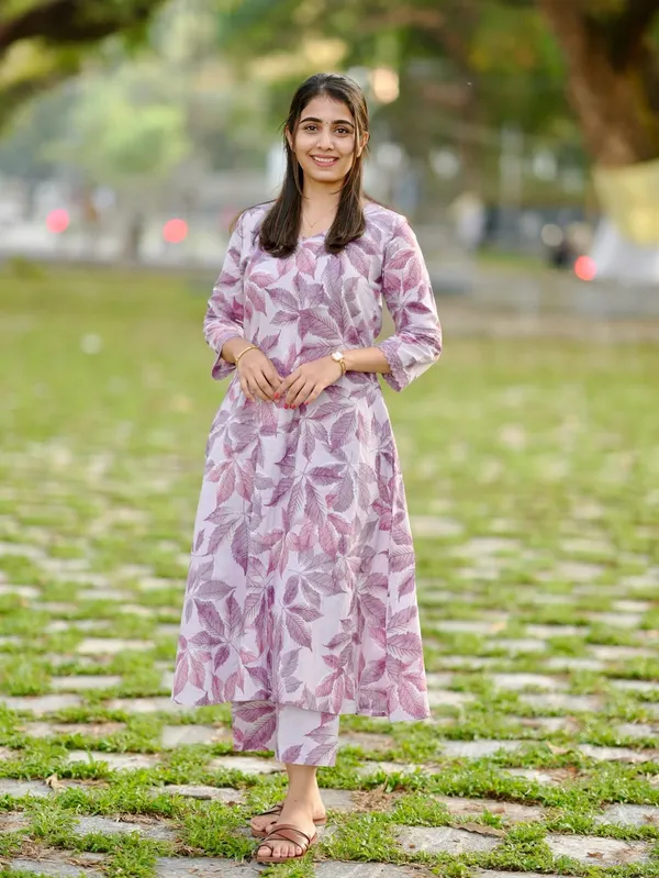 Women_Trendy_Flower_Printed_and_Crosia_Lace_Worked_Cotton_Onion_Kurta_With_Pant