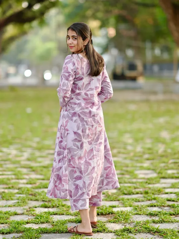 Women_Trendy_Flower_Printed_and_Crosia_Lace_Worked_Cotton_Onion_Kurta_With_Pant