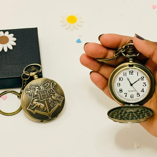 Harry_Potter_Hogwart_Vintage_Pocket_Watch_With_Keychain_|_Fantasy_Collectible_Gift