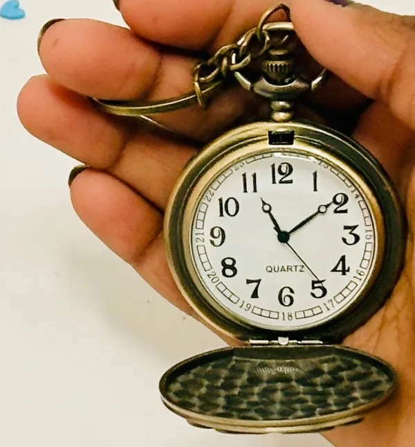 Harry_Potter_Hogwart_Vintage_Pocket_Watch_With_Keychain_|_Fantasy_Collectible_Gift