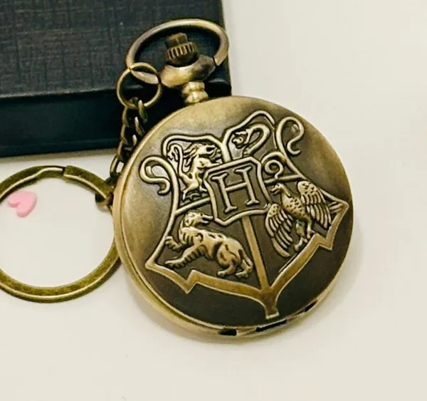 Harry_Potter_Hogwart_Vintage_Pocket_Watch_With_Keychain_|_Fantasy_Collectible_Gift