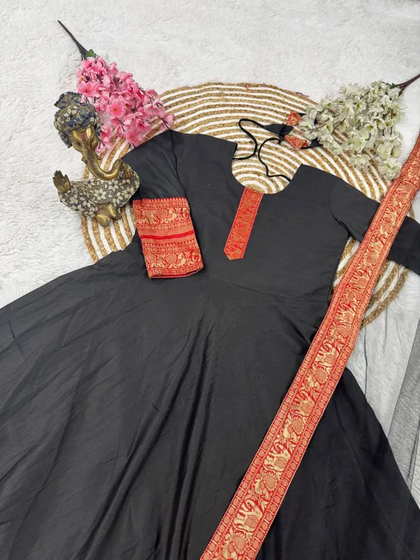 Black_Jacquard_Zari_Chanderi_Kurti_With_Dupatta_Set
