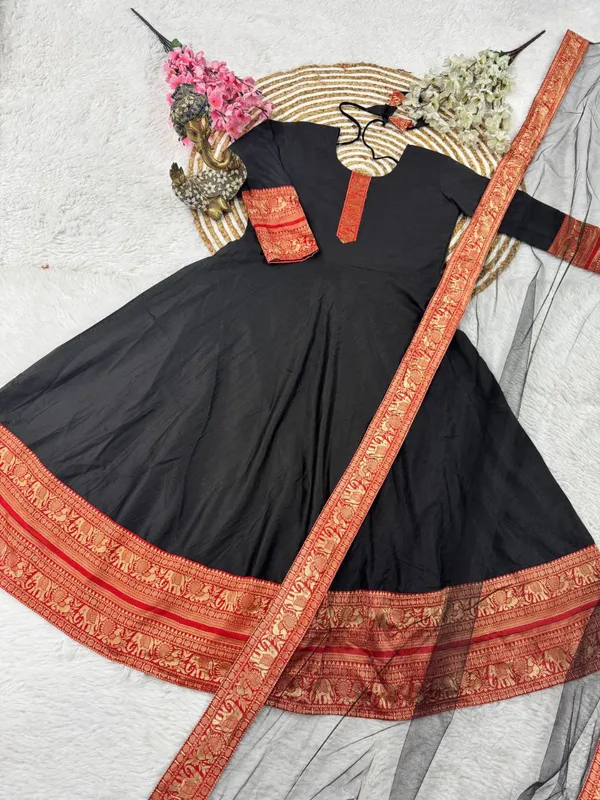 Black_Jacquard_Zari_Chanderi_Kurti_With_Dupatta_Set