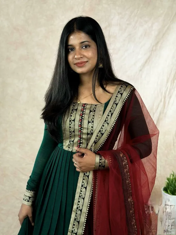 Green_Jacquard_Zari_Vichitra_Silk_Kurti_With_Dupatta_Set_For_Women