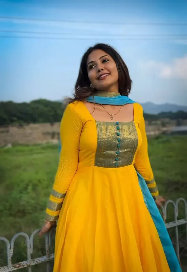 Introducing_New_Super_Trendy_Traditional_Outfit