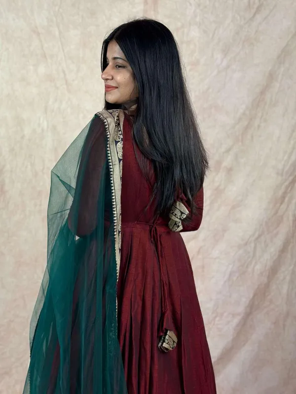 Maroon_Jacquard_Zari_Vichitra_Silk_Kurti_With_Dupatta_Set_For_Women