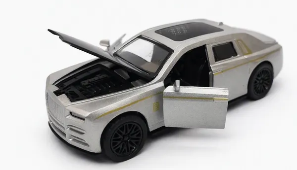 Luxury_Sedan_Die‑Cast_Model_(Silver)
