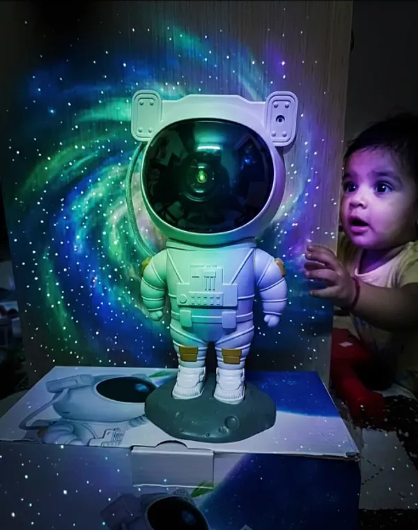 White_Plastic_Astronaut_Figurine_LED_Night_Light_Projector