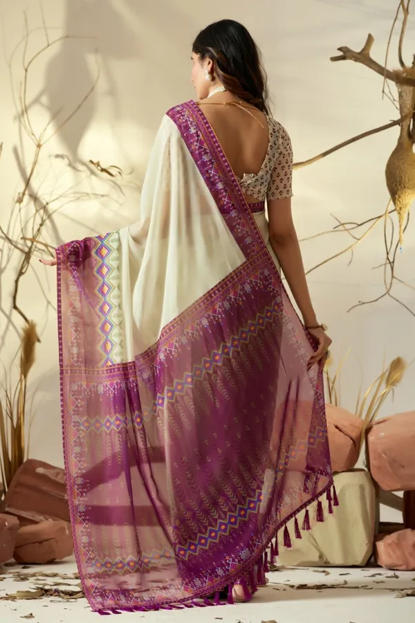 Cream_And_Pink_Georgette_Geometric_Printed_Tassel_Border_Saree_For_Women