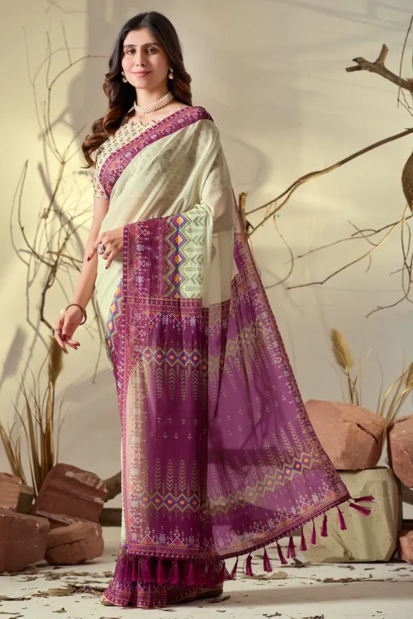 Cream_And_Pink_Georgette_Geometric_Printed_Tassel_Border_Saree_For_Women
