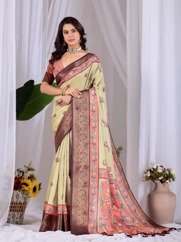 Cream_And_Peach_Lichi_Silk_Floral_Printed_Woven_Border_Saree_For_Women