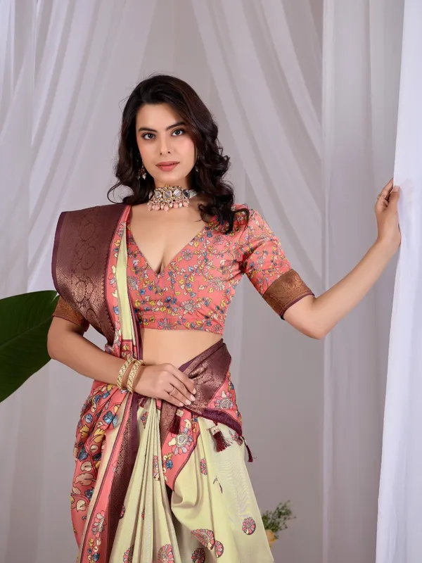 Cream_And_Peach_Lichi_Silk_Floral_Printed_Woven_Border_Saree_For_Women