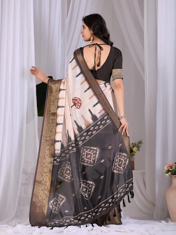 Cream_And_Black_Lichi_Silk_Ethnic_Motif_Printed_Woven_Border_Saree_For_Women