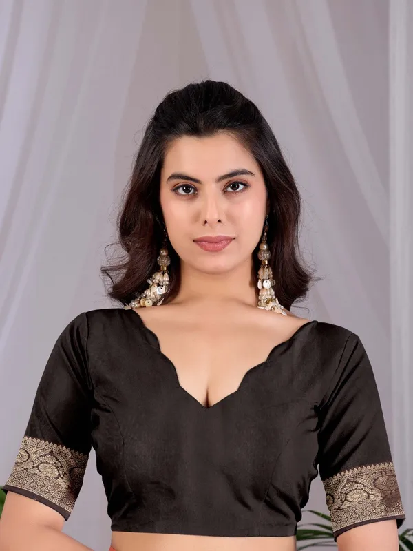 Cream_And_Black_Lichi_Silk_Ethnic_Motif_Printed_Woven_Border_Saree_For_Women
