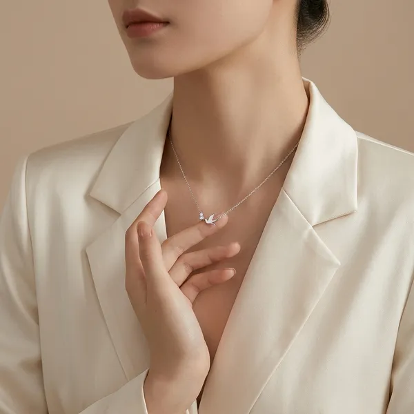 Silver_Alloy_Dove_Pendant_Necklace_For_Women