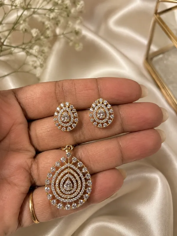 Aurelia_Pendant_Set