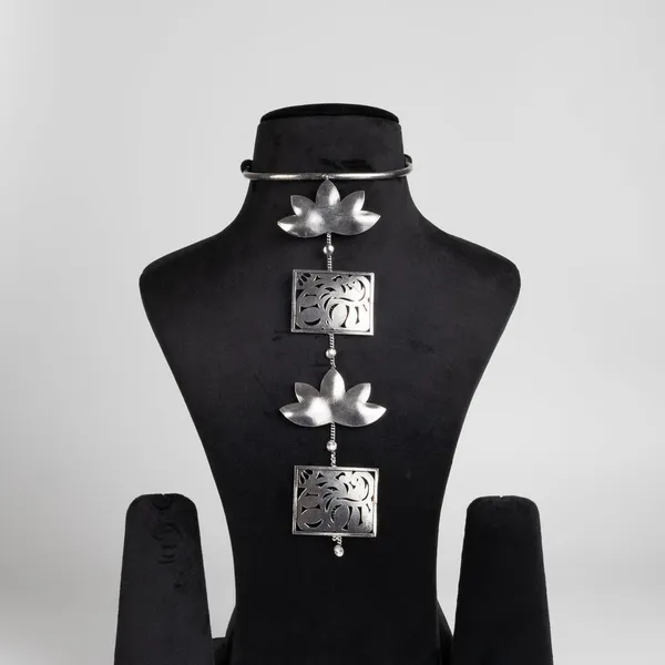 Silver_Alloy_Lotus_Motif_Tie_Necklace_For_Women