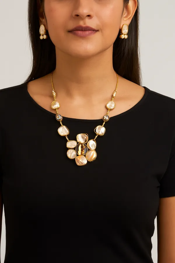 White_Gold_Alloy_Mother_Of_Pearl_Tanjore_Pendant_Necklace_Set_For_Women