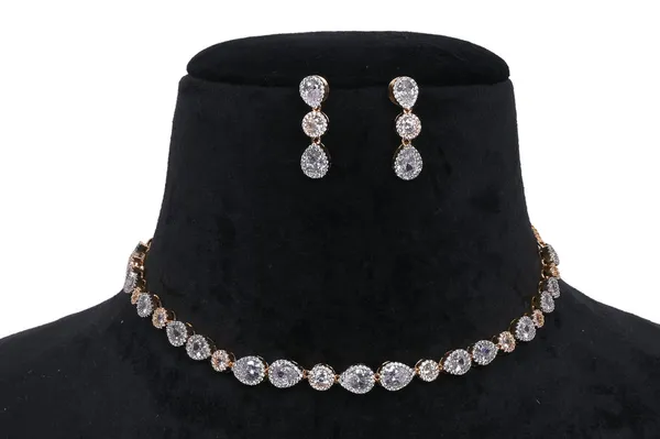 Silver_Alloy_Cubic_Zirconia_Choker_Set_For_Women