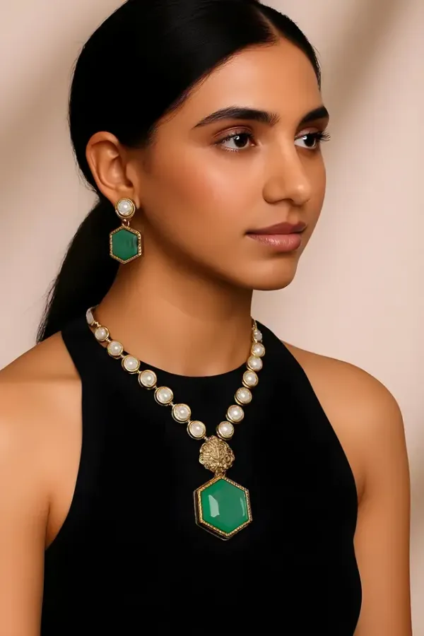 Green_White_Alloy_Emerald_Lion_Motif_Necklace_Set_For_Women