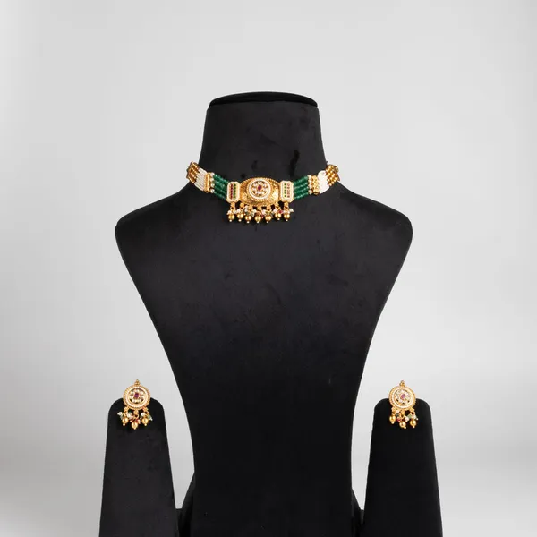 Gold_Green_Alloy_Bead_Choker_Set_For_Women