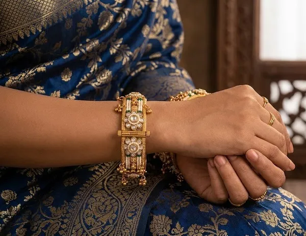 Gold_&_White_Alloy_Kundan_Floral_Bangles_For_Women
