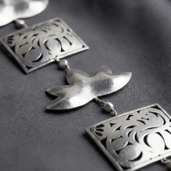 Silver_Alloy_Lotus_Motif_Tie_Necklace_For_Women