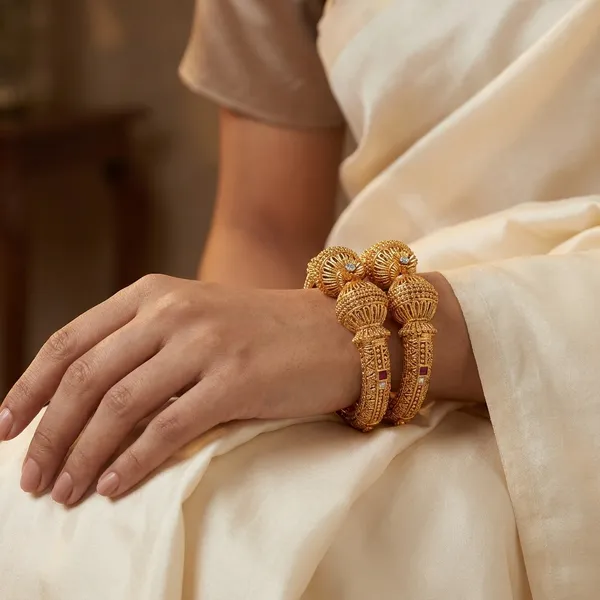 Gold_Alloy_Crystal_Stone_Embellished_Bangles_For_Women