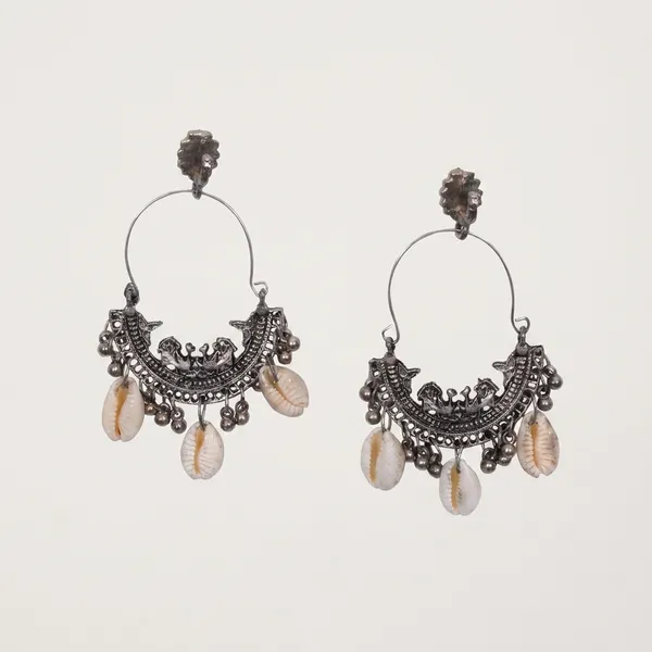 Silver_Alloy_Shell_Chandelier_Earrings_For_Women