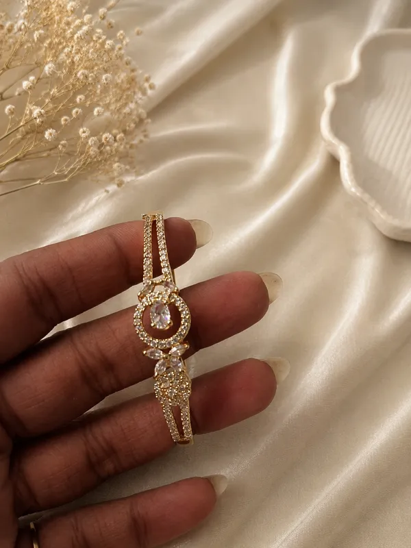 Aveline_Ad_Bracelet