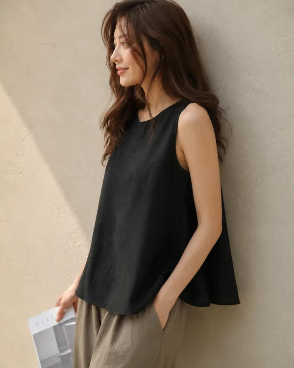 Black_Solid_Round_Neck_Sleeveless_Top_For_Women
