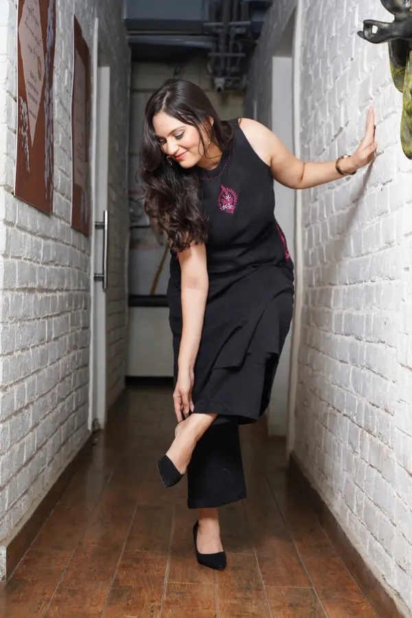 Black_Cotton_Embroidered_Kurta_With_Pant