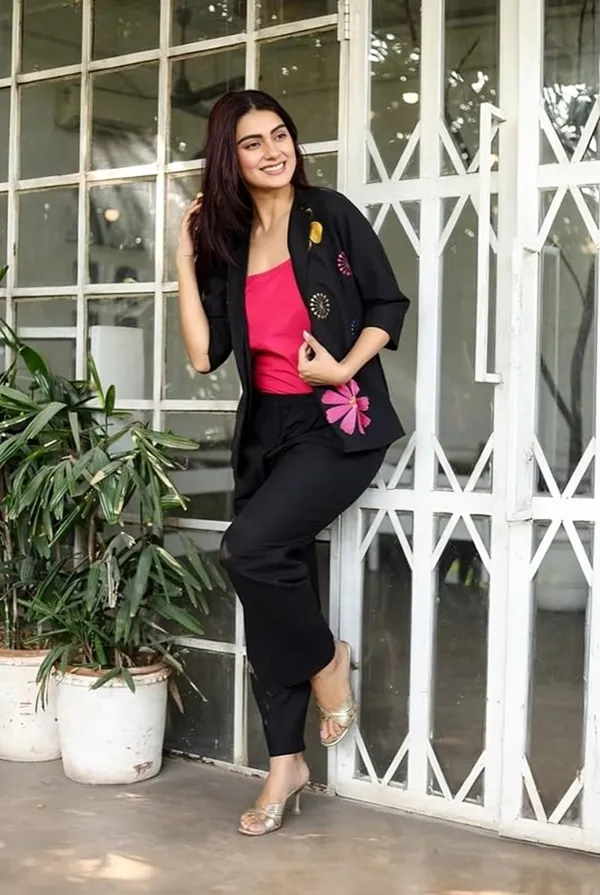 Black_Floral_Embroidered_3-Piece_Co-ord_Set_for_Women